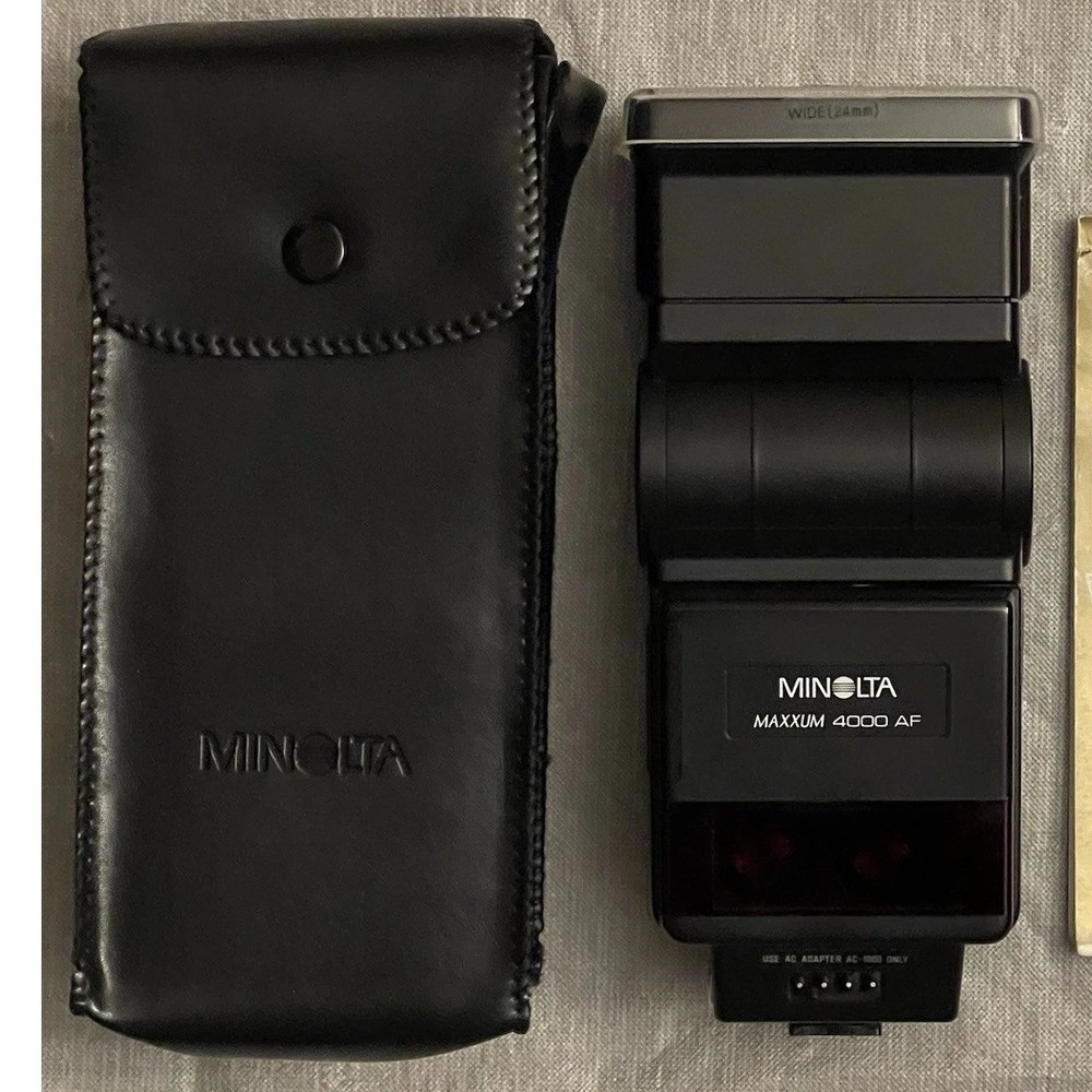 Minolta Maxxum 4000 AF Camera Flash with Case for Maxxum SLR Cameras
